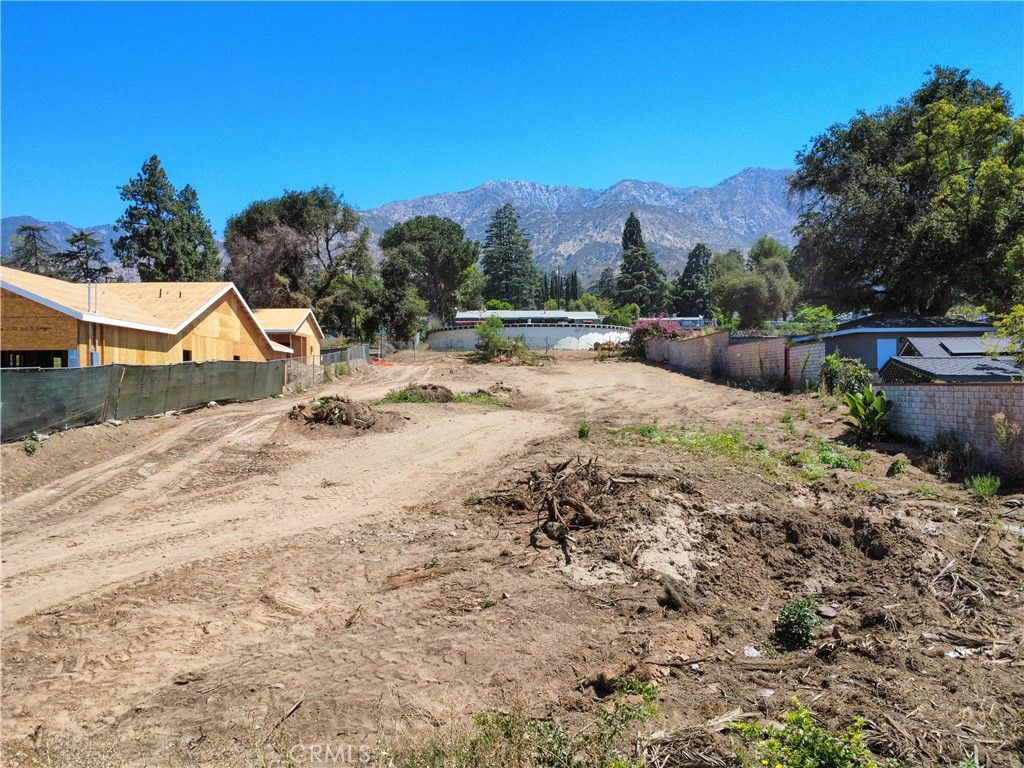 Image 7 of property listing at 677 E Palm, Altadena, CA 91001