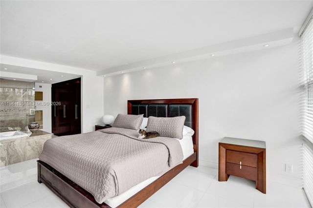 1000 Parkview Dr 330, Hallandale Beach, FL 33009