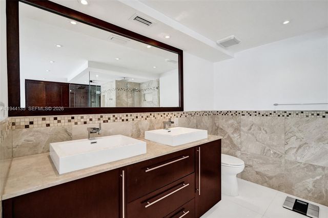 1000 Parkview Dr 330, Hallandale Beach, FL 33009