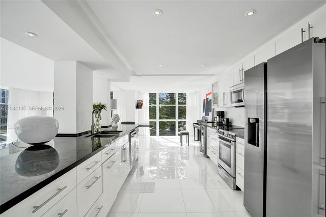 1000 Parkview Dr 330, Hallandale Beach, FL 33009