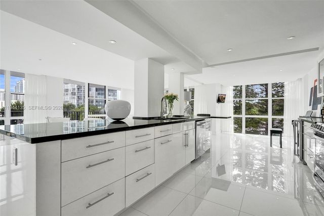 1000 Parkview Dr 330, Hallandale Beach, FL 33009