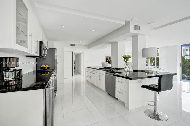 1000 Parkview Dr 330, Hallandale Beach, FL 33009