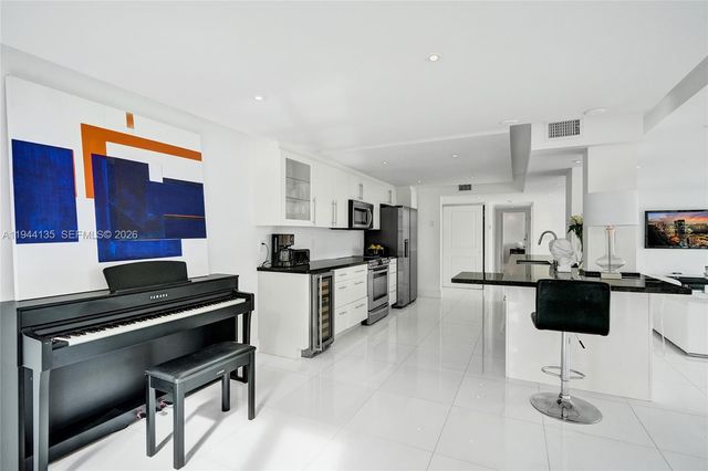 1000 Parkview Dr 330, Hallandale Beach, FL 33009