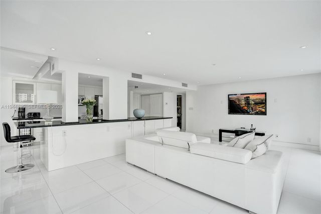 1000 Parkview Dr 330, Hallandale Beach, FL 33009