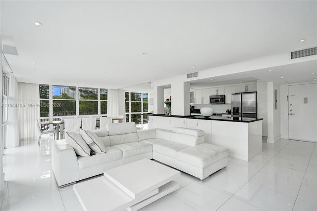 1000 Parkview Dr 330, Hallandale Beach, FL 33009