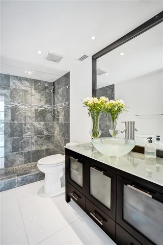 1000 Parkview Dr 330, Hallandale Beach, FL 33009