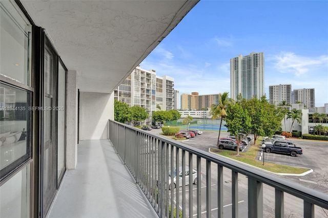 1000 Parkview Dr 330, Hallandale Beach, FL 33009