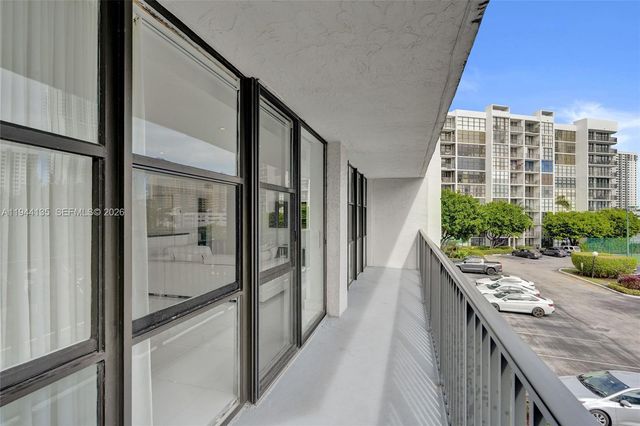 1000 Parkview Dr 330, Hallandale Beach, FL 33009