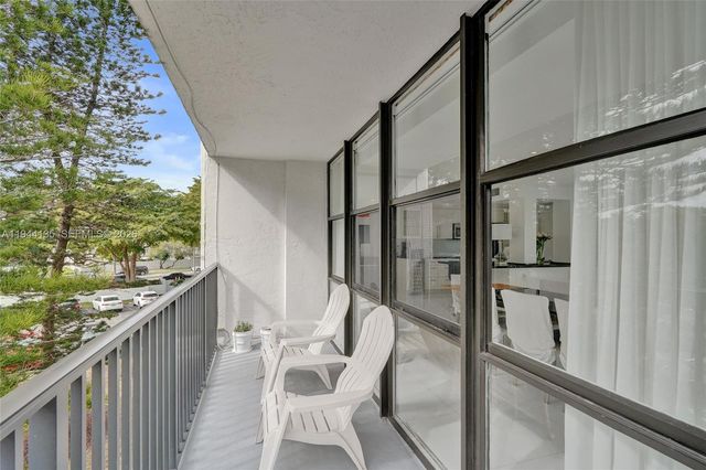 1000 Parkview Dr 330, Hallandale Beach, FL 33009