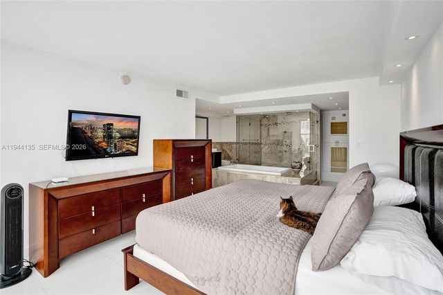 1000 Parkview Dr 330, Hallandale Beach, FL 33009