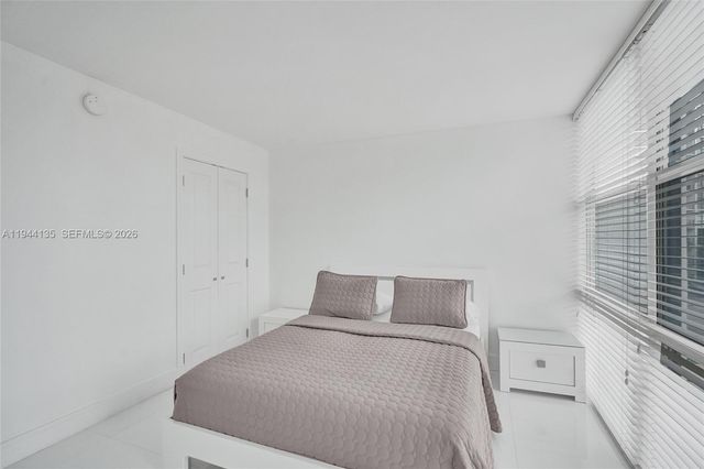 1000 Parkview Dr 330, Hallandale Beach, FL 33009