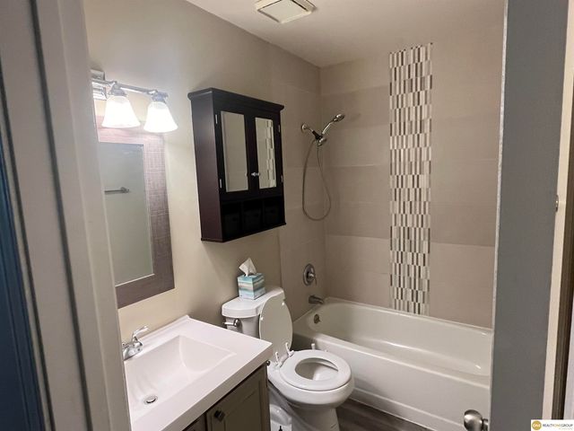 7201 S 148 Street, Omaha, NE 68136