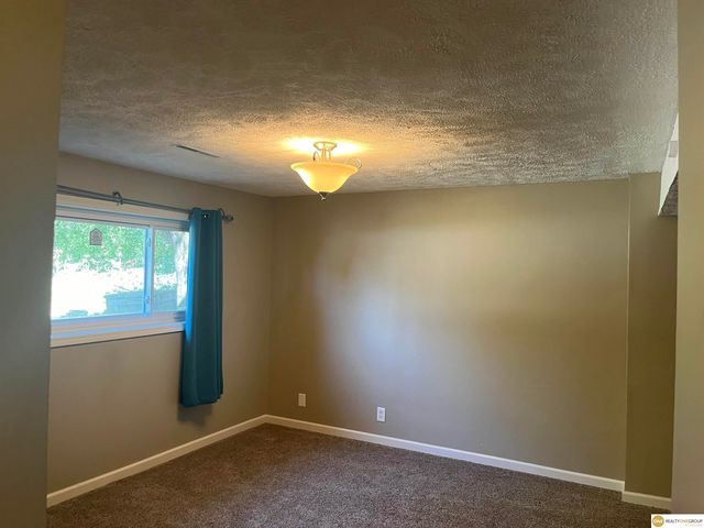 7201 S 148 Street, Omaha, NE 68136