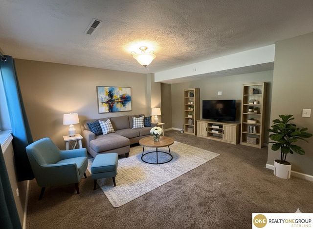 7201 S 148 Street, Omaha, NE 68136