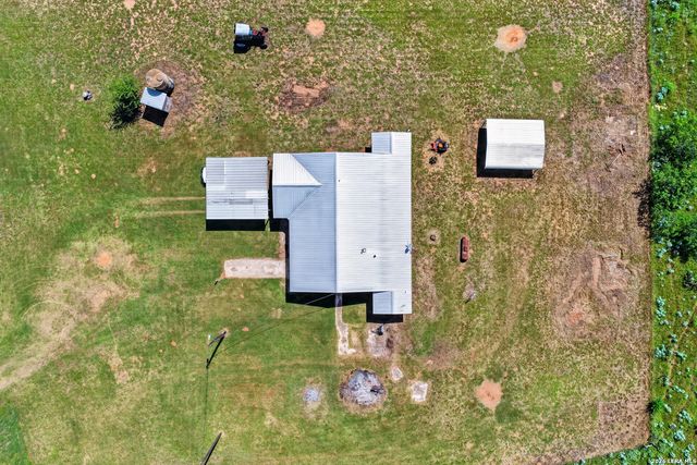457 County Road 410, Stockdale, TX 78160