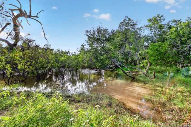 457 County Road 410, Stockdale, TX 78160