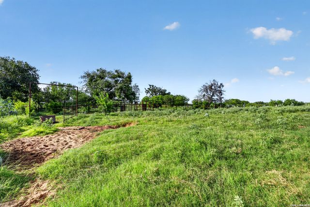 457 County Road 410, Stockdale, TX 78160