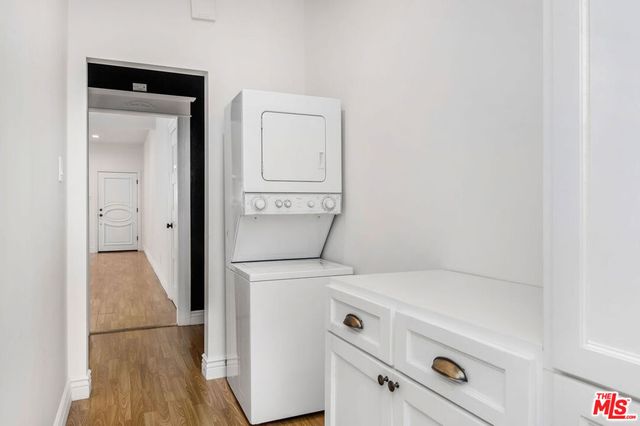 6110 N De Longpre Avenue, Los Angeles, CA 90028