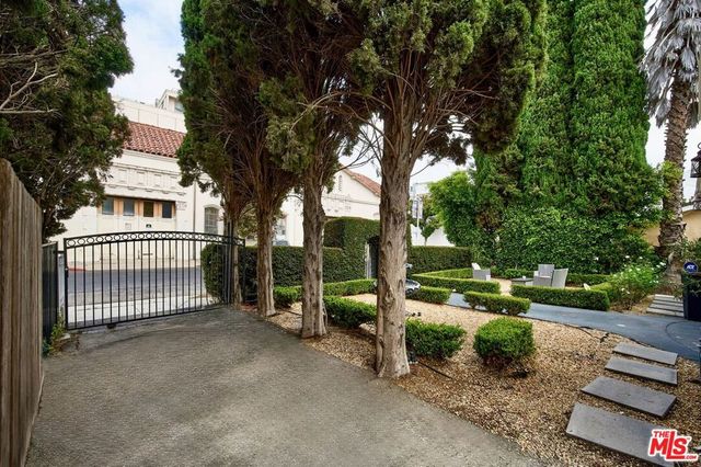 6110 N De Longpre Avenue, Los Angeles, CA 90028