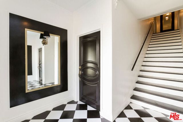 6110 N De Longpre Avenue, Los Angeles, CA 90028