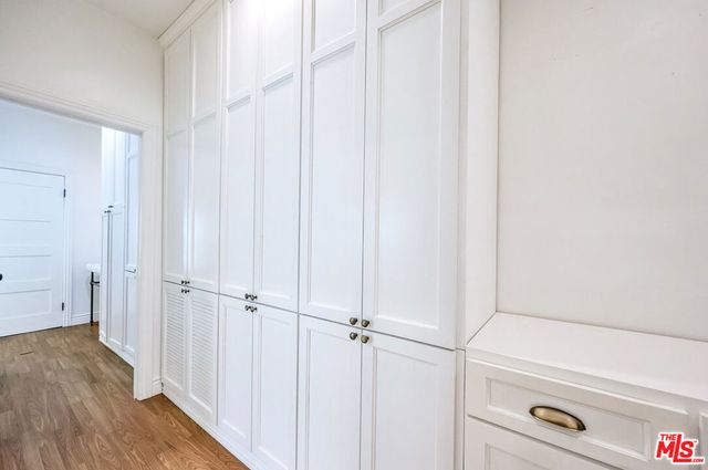 6110 N De Longpre Avenue, Los Angeles, CA 90028