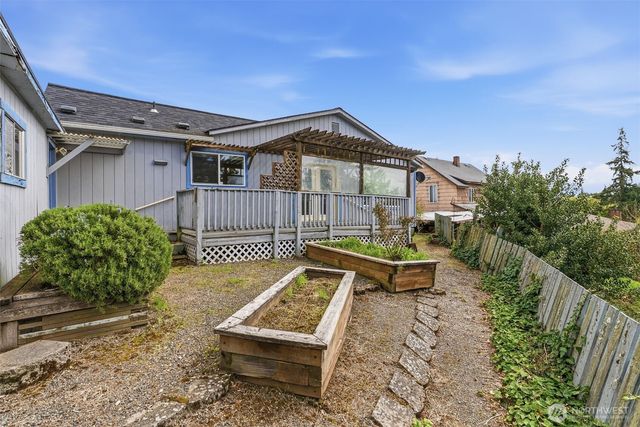 319 N 3rd Street, Kalama, WA 98625