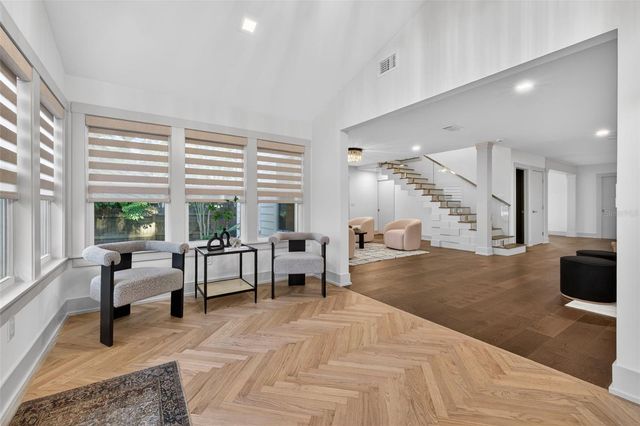 124 19TH AVENUE N, St Petersburg, FL 33704