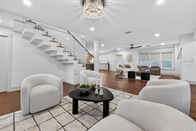 124 19TH AVENUE N, St Petersburg, FL 33704