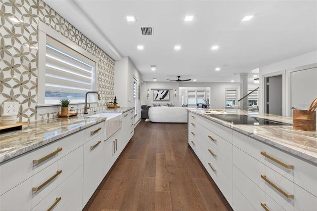 124 19TH AVENUE N, St Petersburg, FL 33704