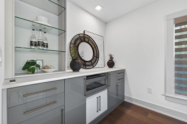 124 19TH AVENUE N, St Petersburg, FL 33704