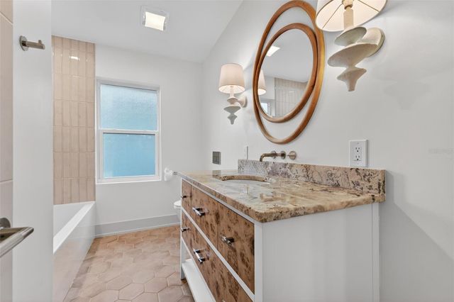 124 19TH AVENUE N, St Petersburg, FL 33704