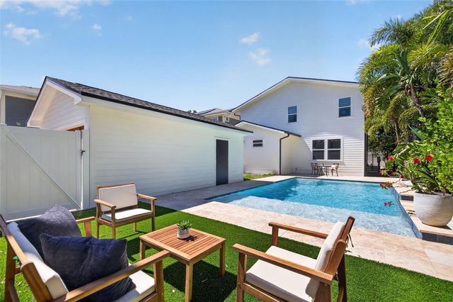 124 19TH AVENUE N, St Petersburg, FL 33704