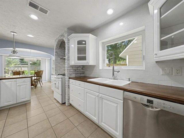 3203 Park Garden Drive, Houston, TX 77339
