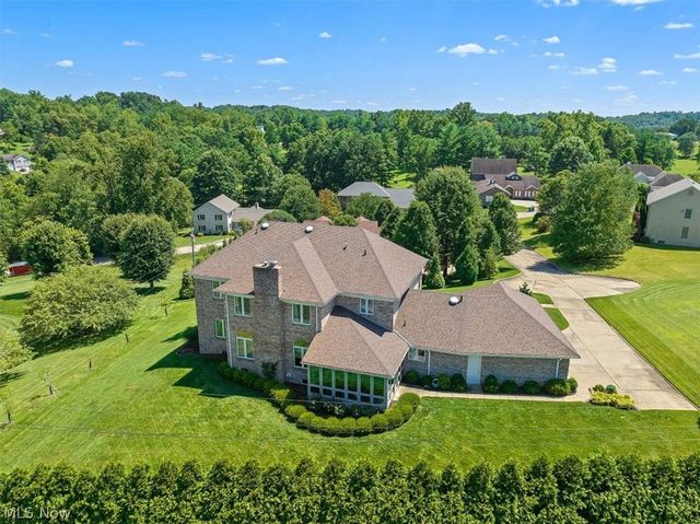 38 Silver Court, Vienna, WV 26105