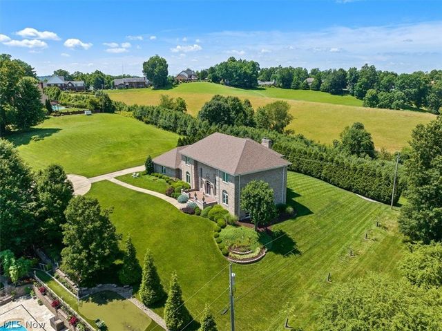 38 Silver Court, Vienna, WV 26105