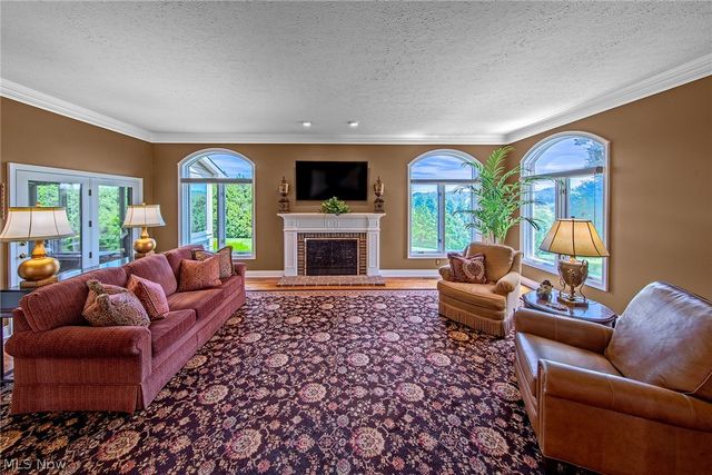 38 Silver Court, Vienna, WV 26105