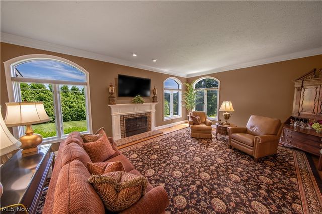 38 Silver Court, Vienna, WV 26105