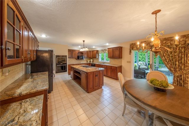 38 Silver Court, Vienna, WV 26105