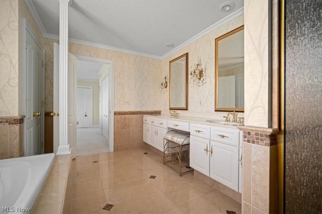 38 Silver Court, Vienna, WV 26105