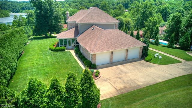 38 Silver Court, Vienna, WV 26105