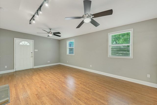 907 Chicon ST, Austin, TX 78702