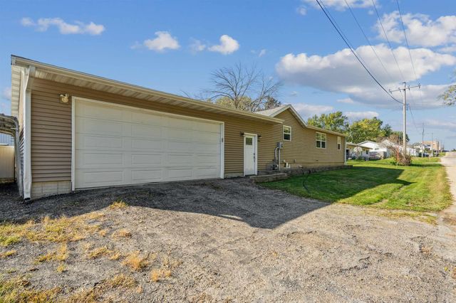 401 Brush Avenue, Urbana, IA 52345
