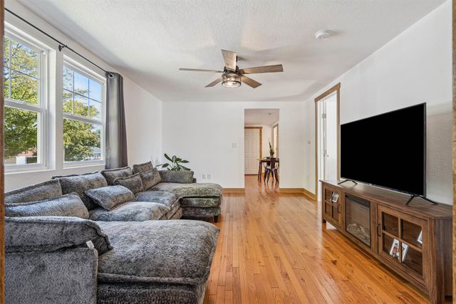 401 Brush Avenue, Urbana, IA 52345