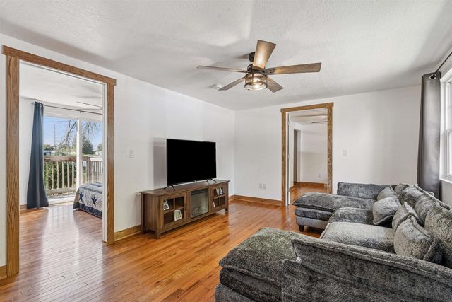 401 Brush Avenue, Urbana, IA 52345