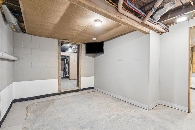 401 Brush Avenue, Urbana, IA 52345