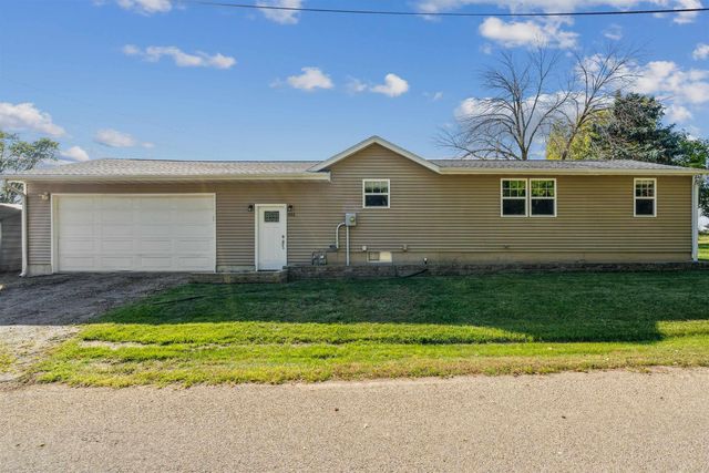 401 Brush Avenue, Urbana, IA 52345