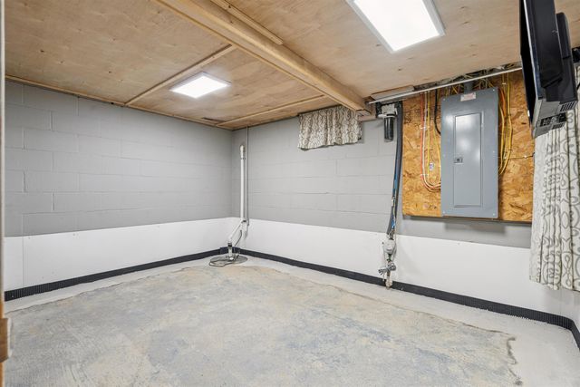 401 Brush Avenue, Urbana, IA 52345