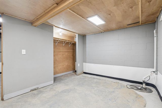 401 Brush Avenue, Urbana, IA 52345