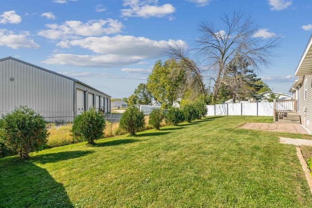 401 Brush Avenue, Urbana, IA 52345