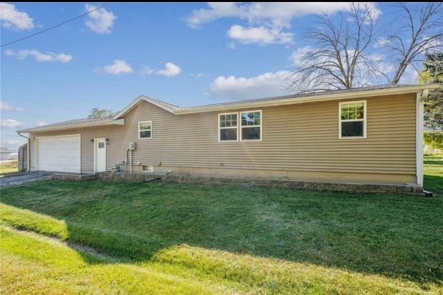401 Brush Avenue, Urbana, IA 52345